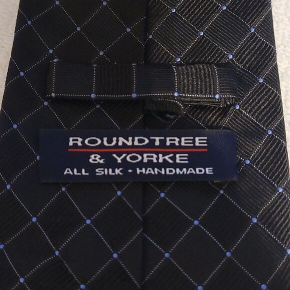 Roundtree & Yorke all silk tie - Picture 3 of 4